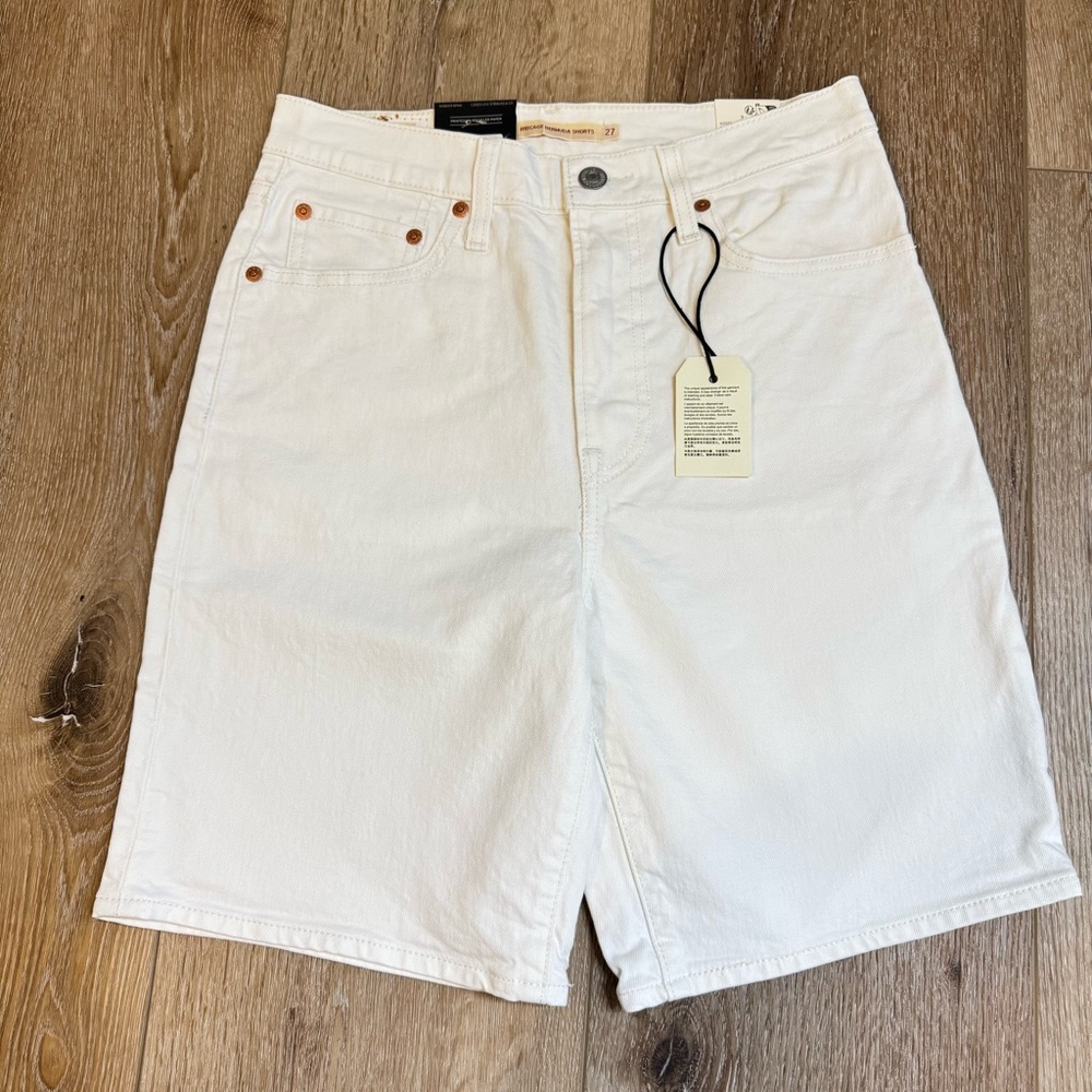 Levi’s Ribcage Bermuda white denim Shorts